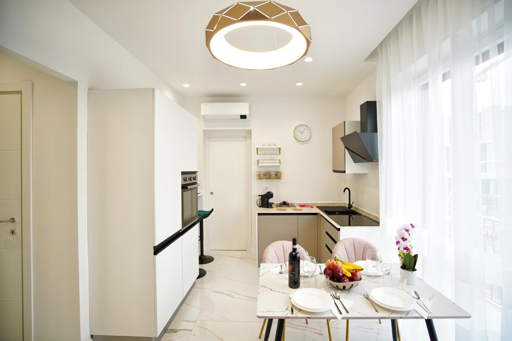 Lux Center, 2camere, 2bagni, Train Station Smn Apartment *