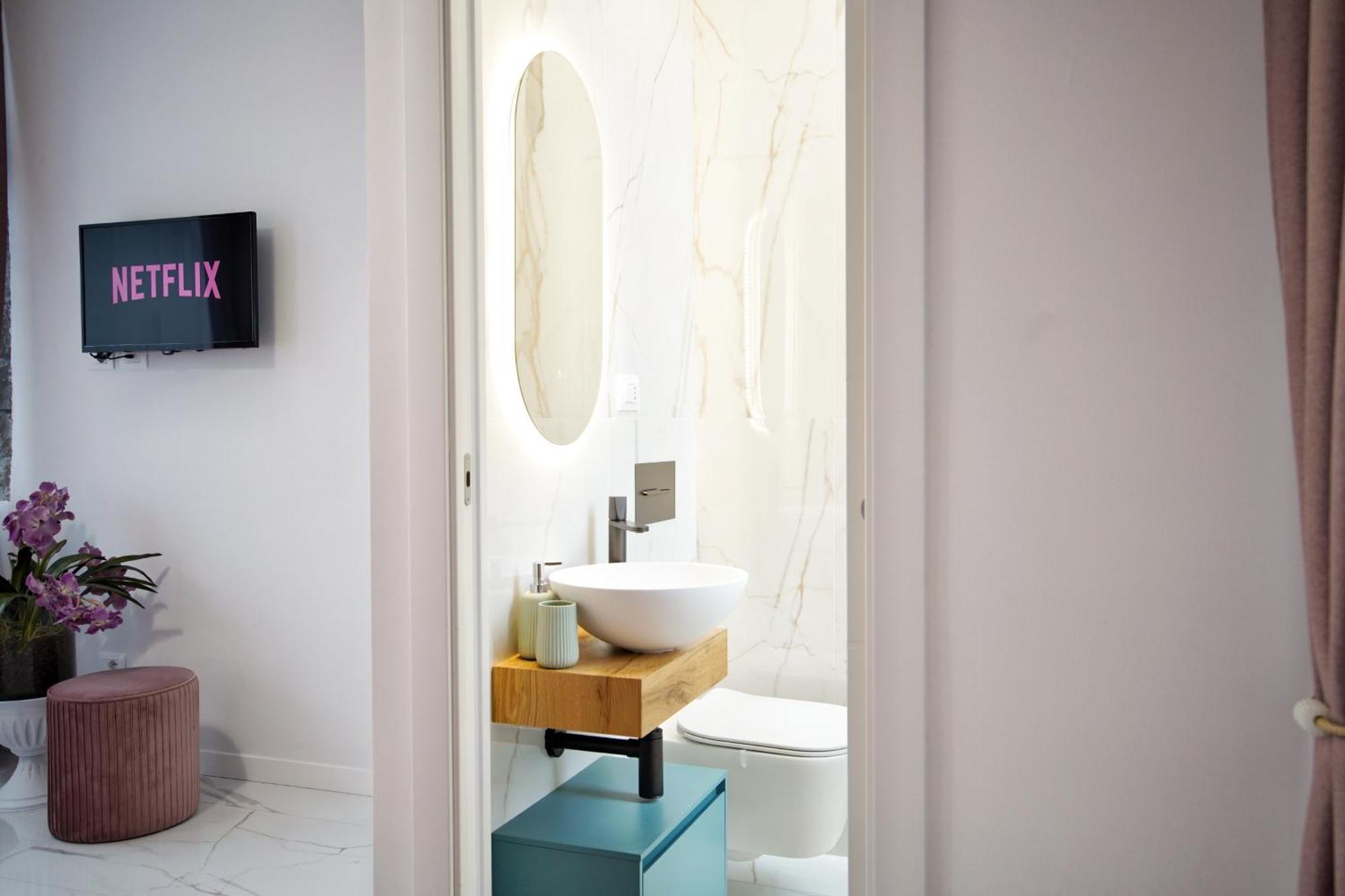 Lux Center, 2camere, 2bagni, Train Station Smn Apartment *