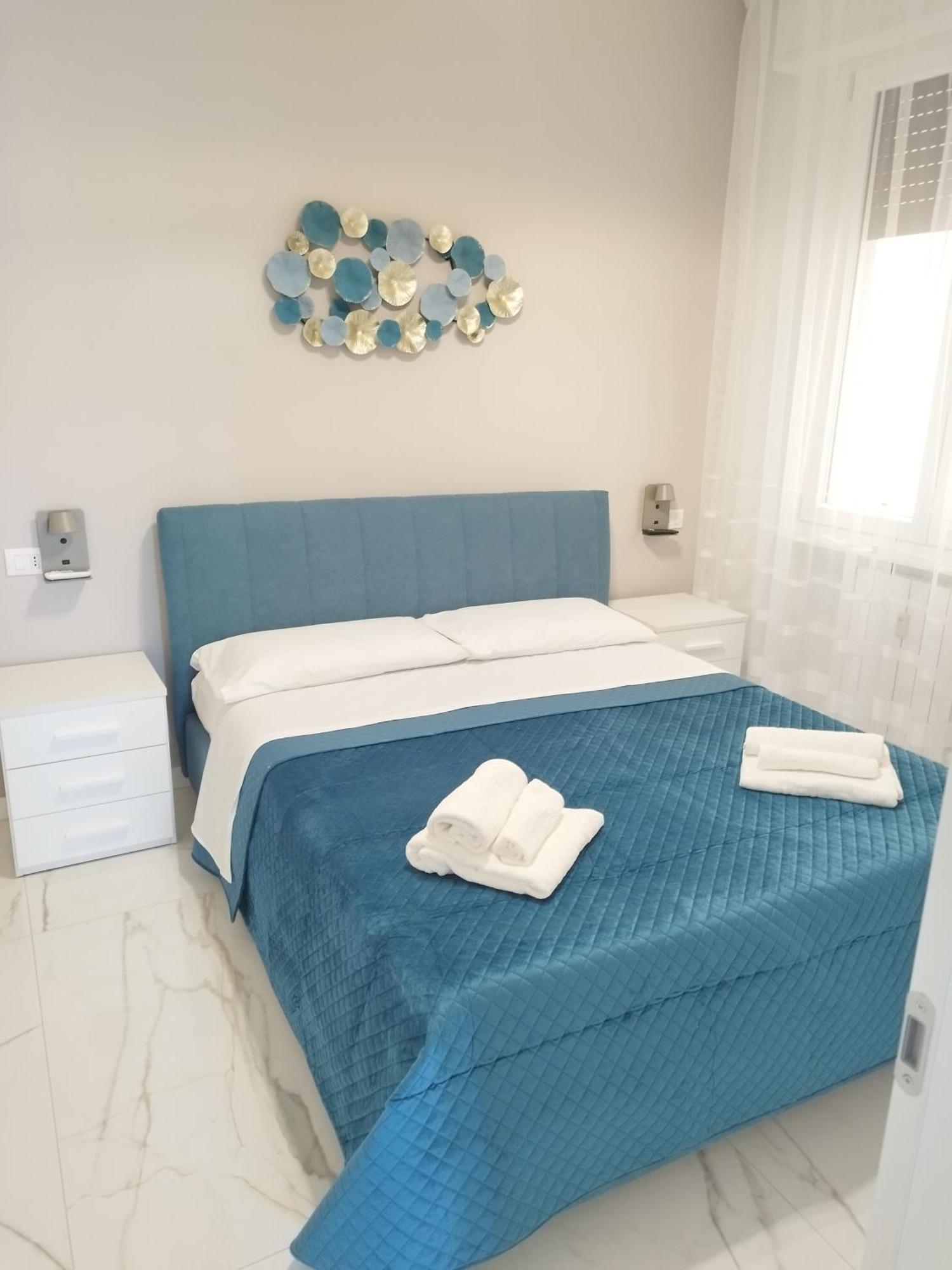 Lux Center, 2camere, 2bagni, Train Station Smn Apartment *